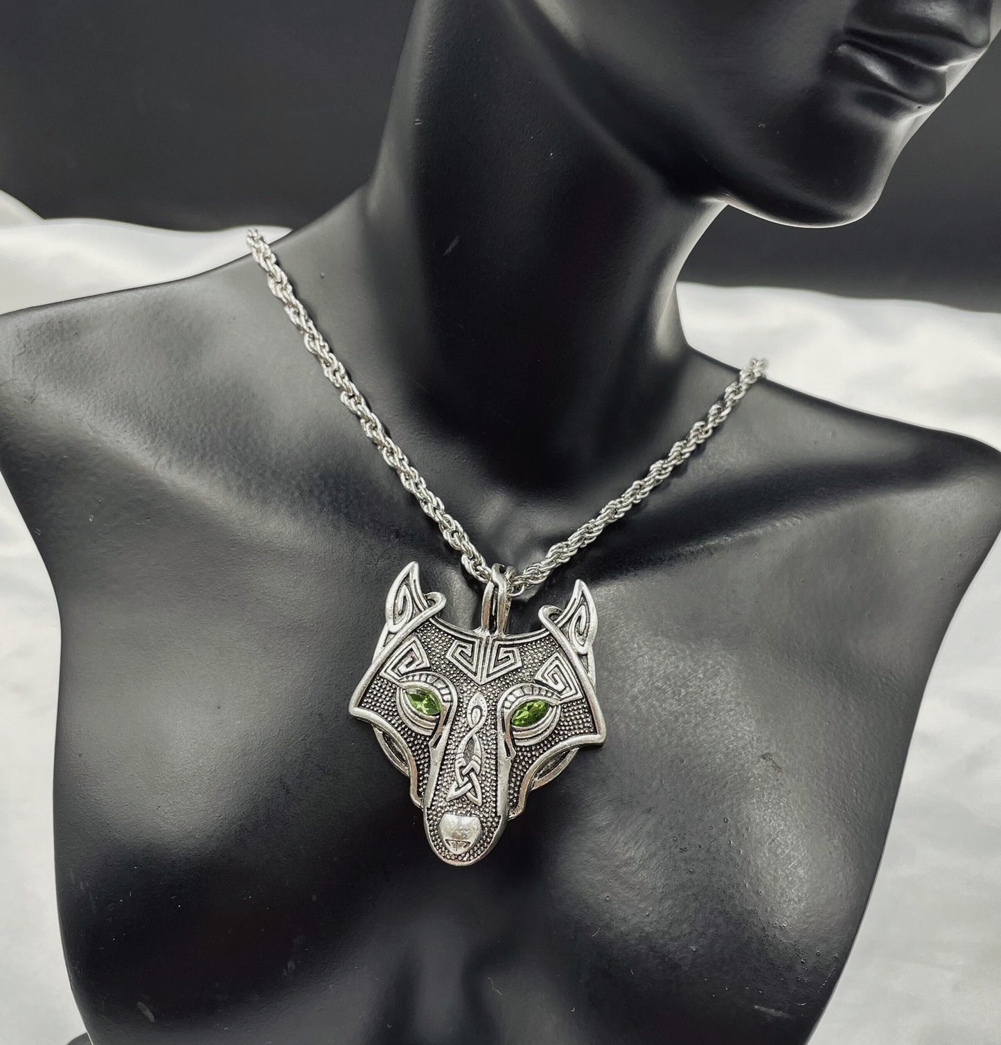 Viking Wolf Head Pendant Necklace – Norse Mythology Jewelry for Men